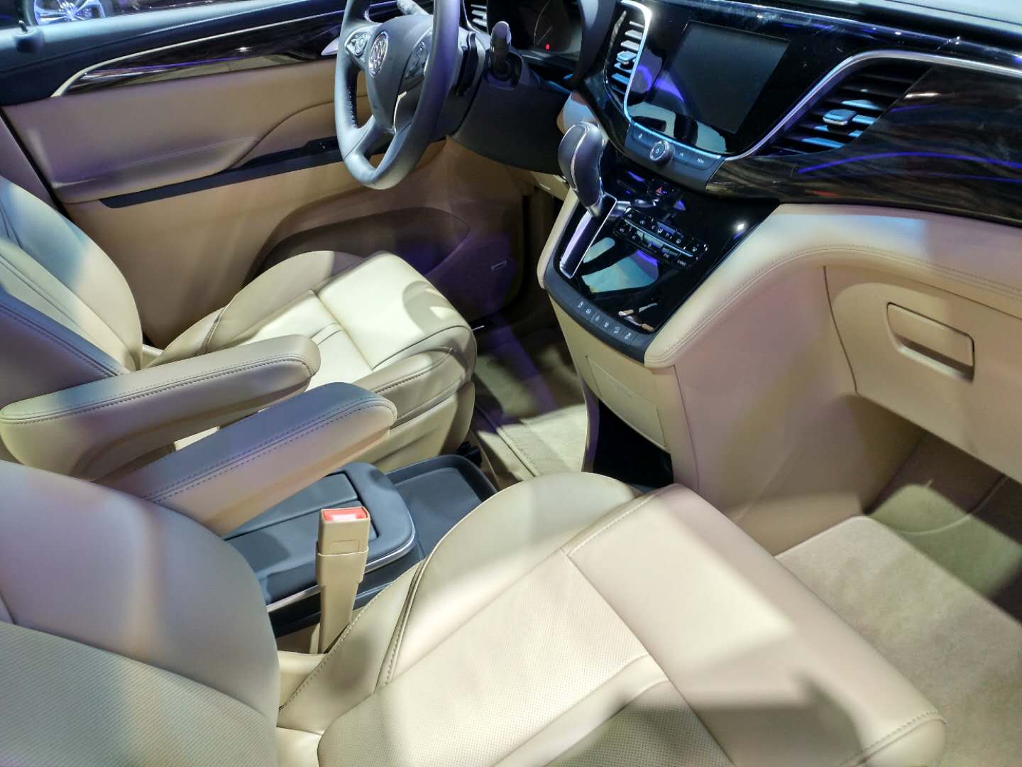 全新一代GL8 2.5 S车内饰